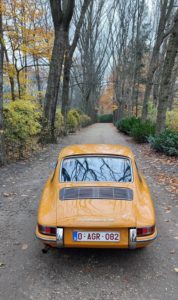 Gele Porsche 912 - achterkant - Gunther // __ Rocket Copywriting //
